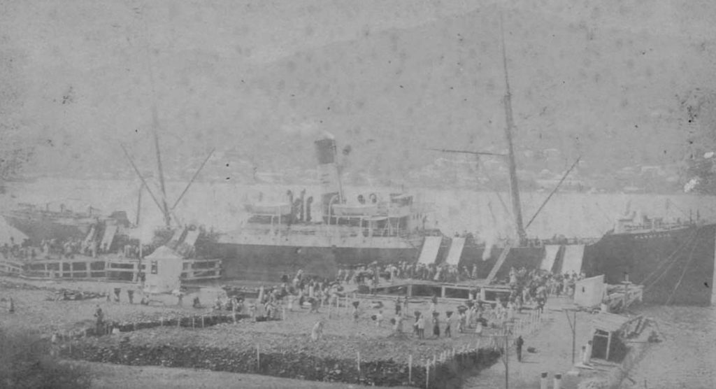 Coaling a ship in St. Thomas, Danish West Indies